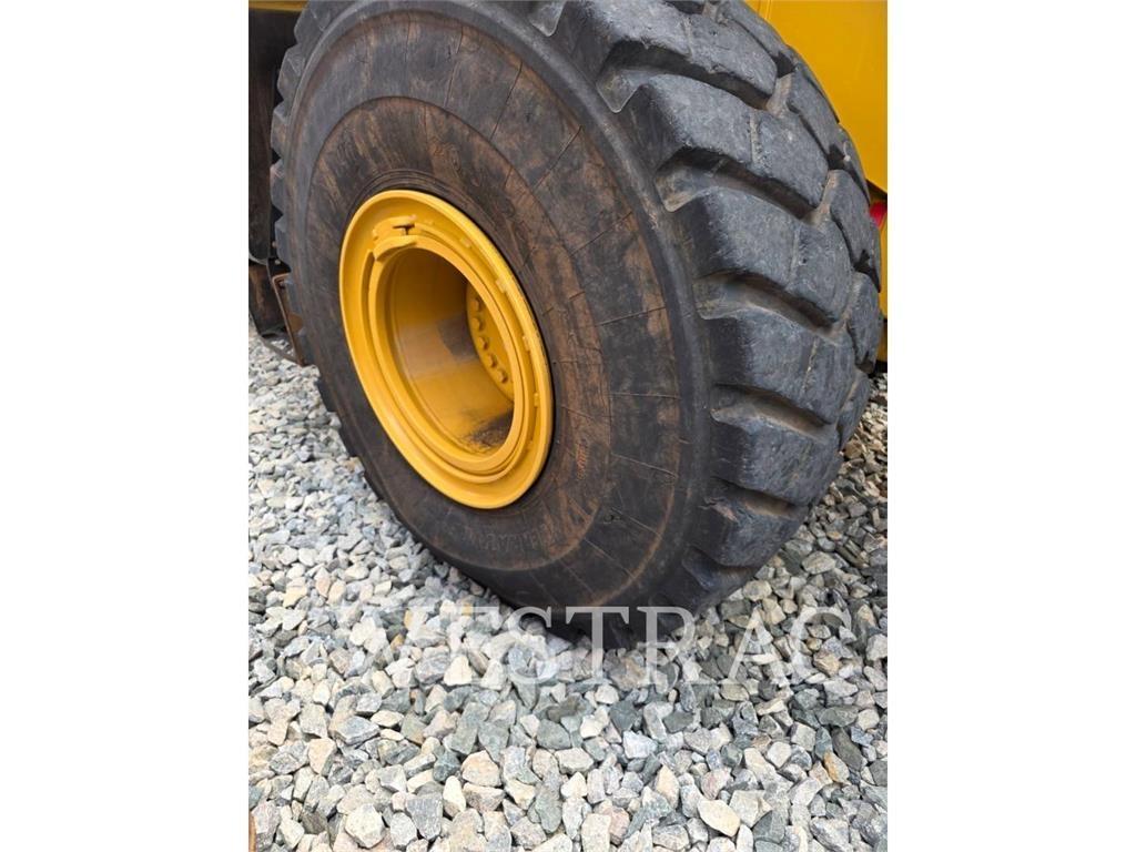 CAT 966M لوادر بعجل
