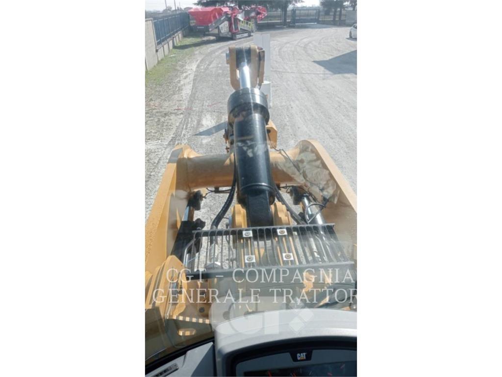 CAT 966M لوادر بعجل