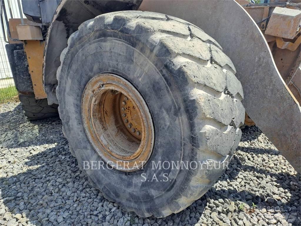 CAT 966M لوادر بعجل