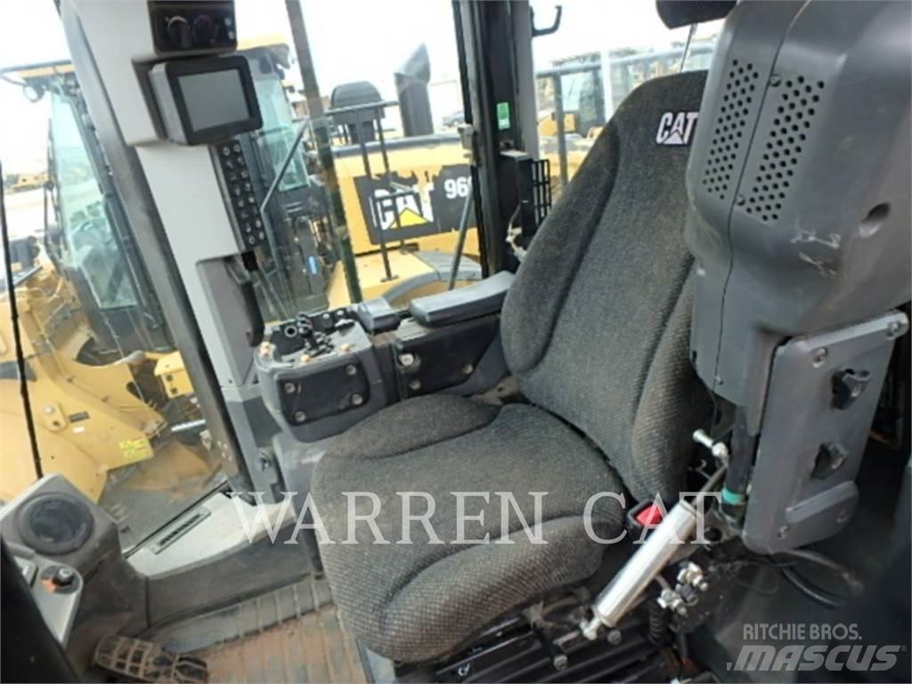 CAT 966M لوادر بعجل