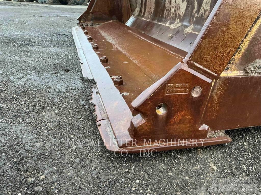 CAT 966M لوادر بعجل