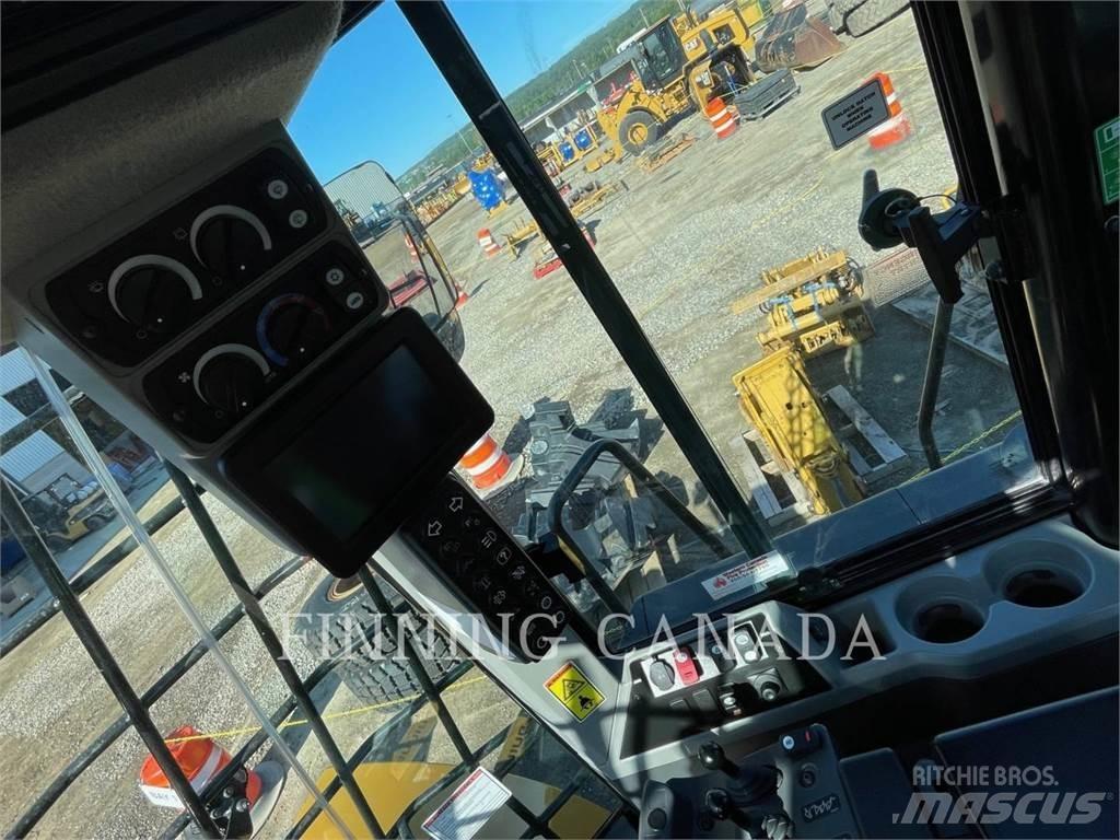 CAT 966M لوادر بعجل