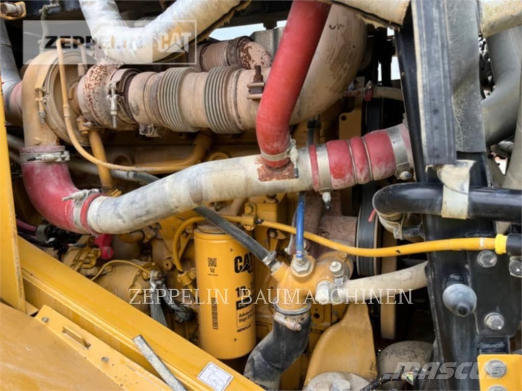 CAT 966M لوادر بعجل