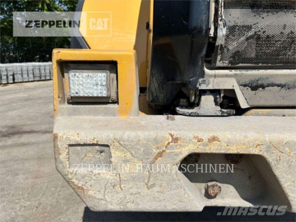 CAT 966M لوادر بعجل