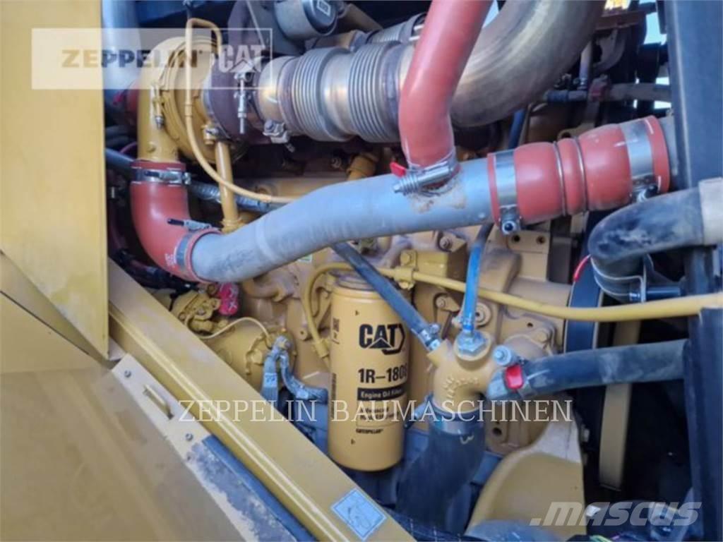CAT 966M لوادر بعجل