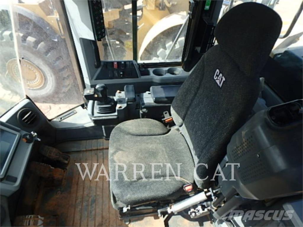 CAT 966M لوادر بعجل
