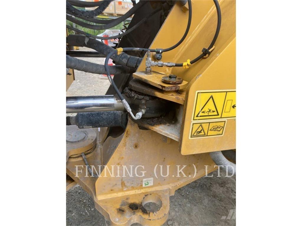 CAT 966M لوادر بعجل