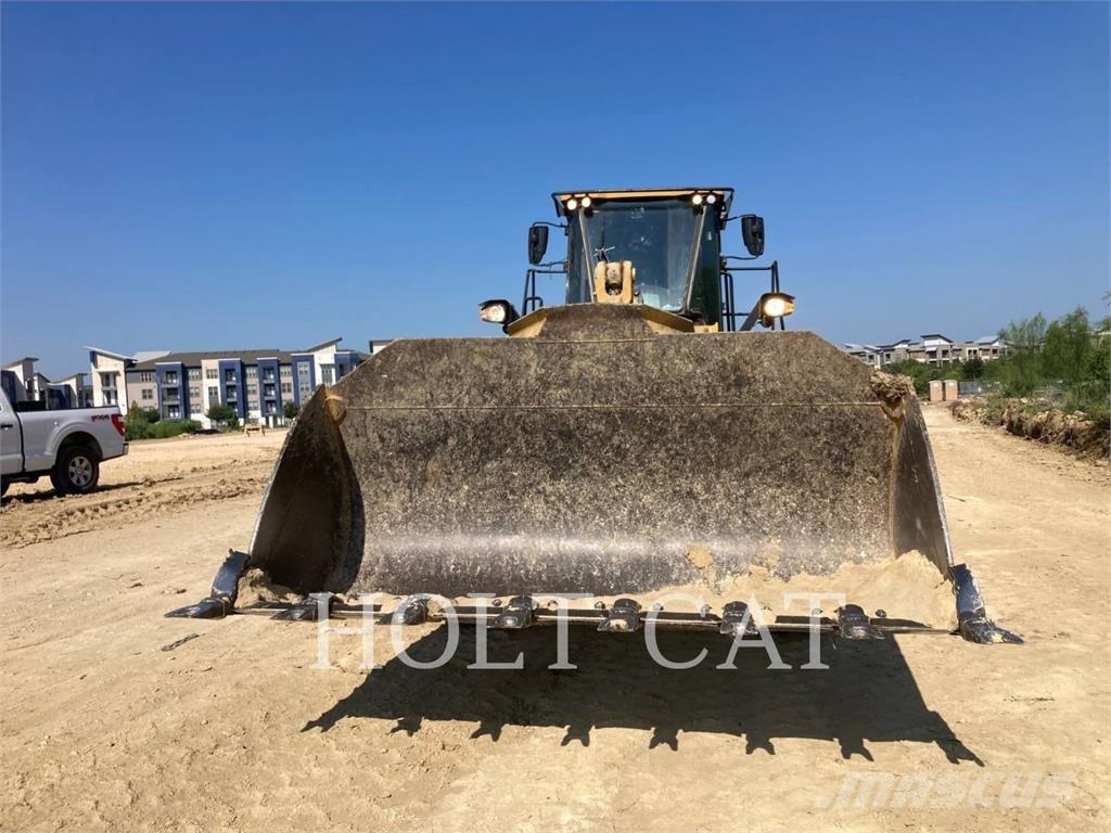 CAT 966M لوادر بعجل