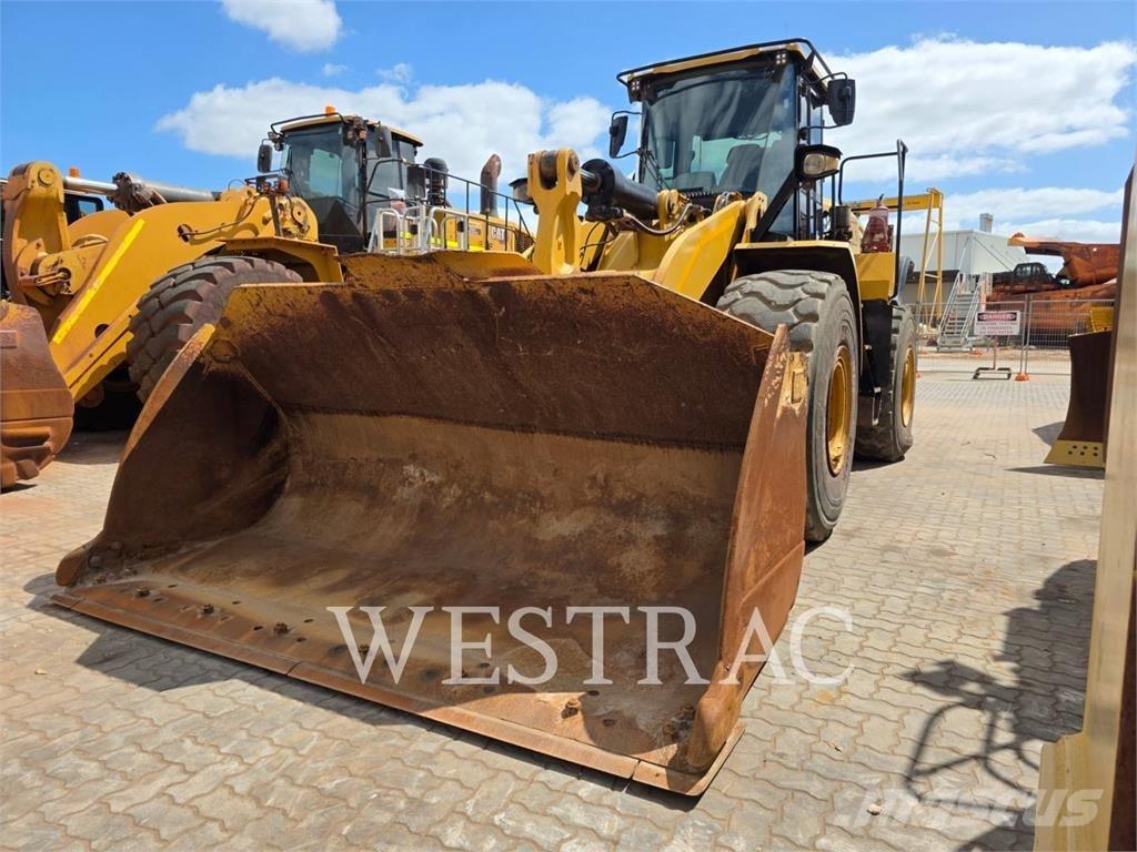 CAT 966M لوادر بعجل