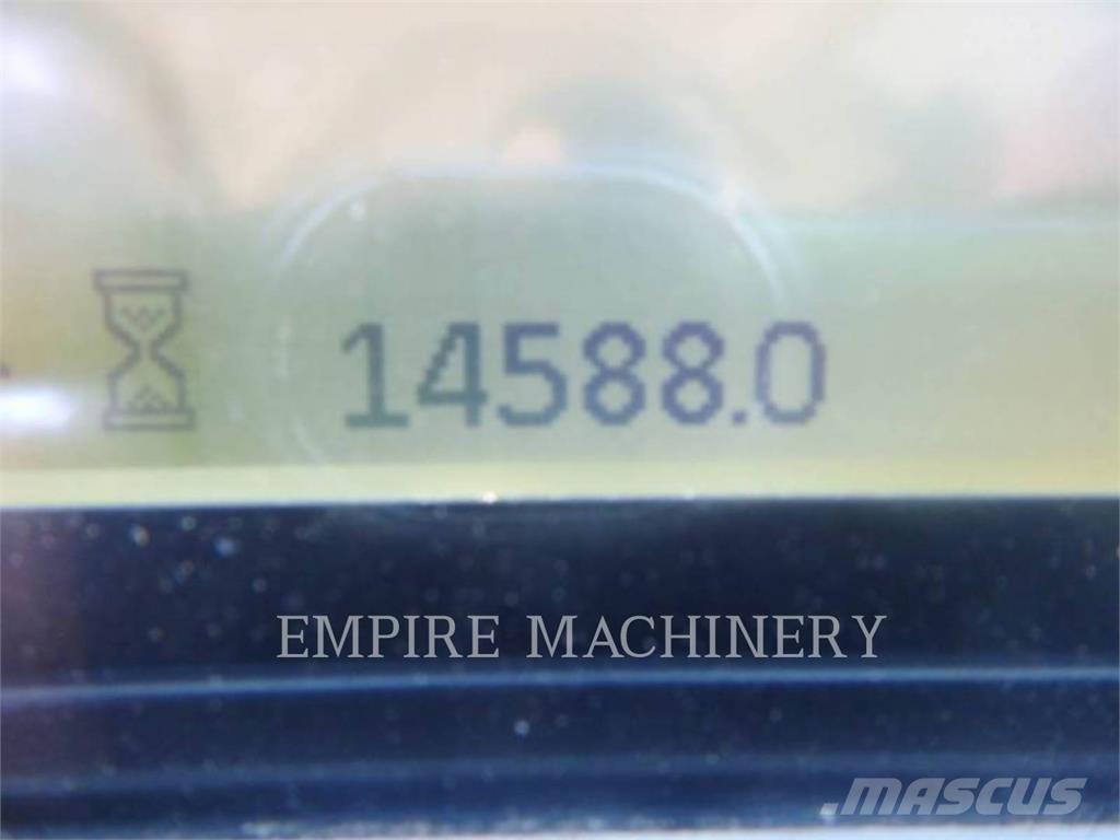 CAT 966M لوادر بعجل