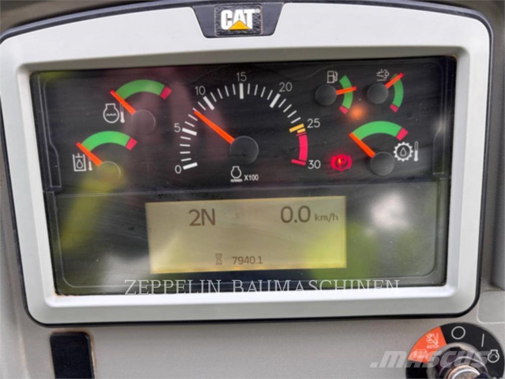 CAT 966M لوادر بعجل