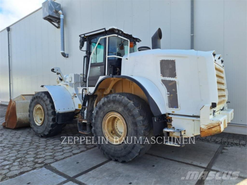 CAT 966M لوادر بعجل