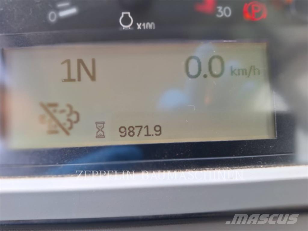 CAT 966M لوادر بعجل