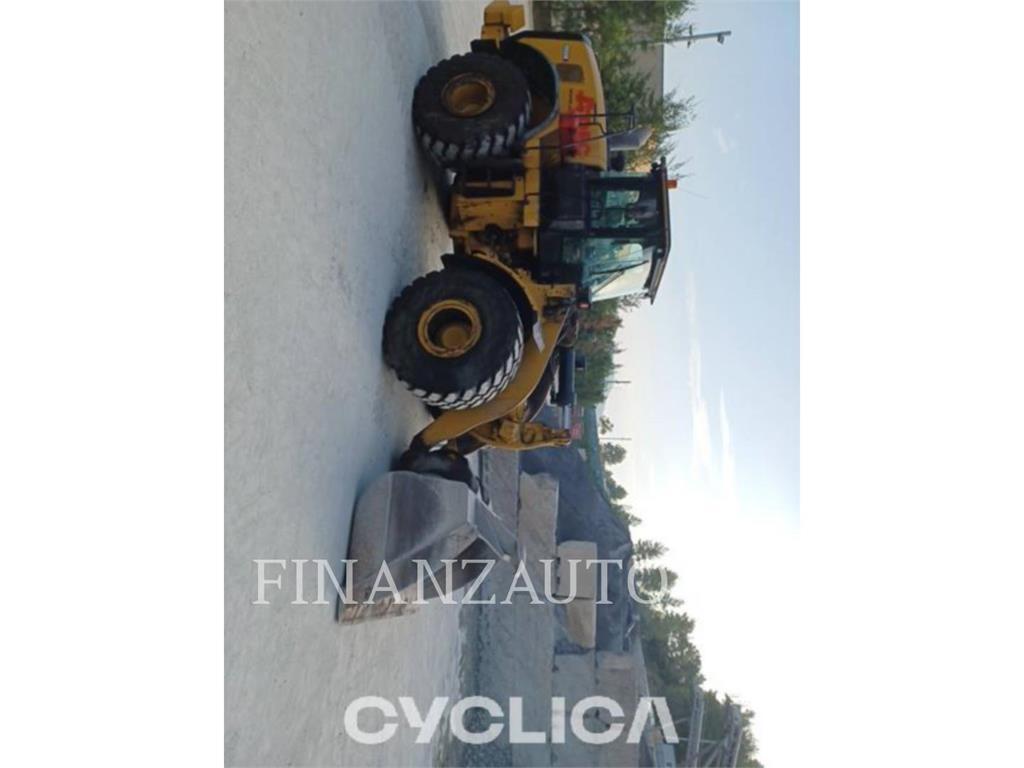 CAT 966M لوادر بعجل