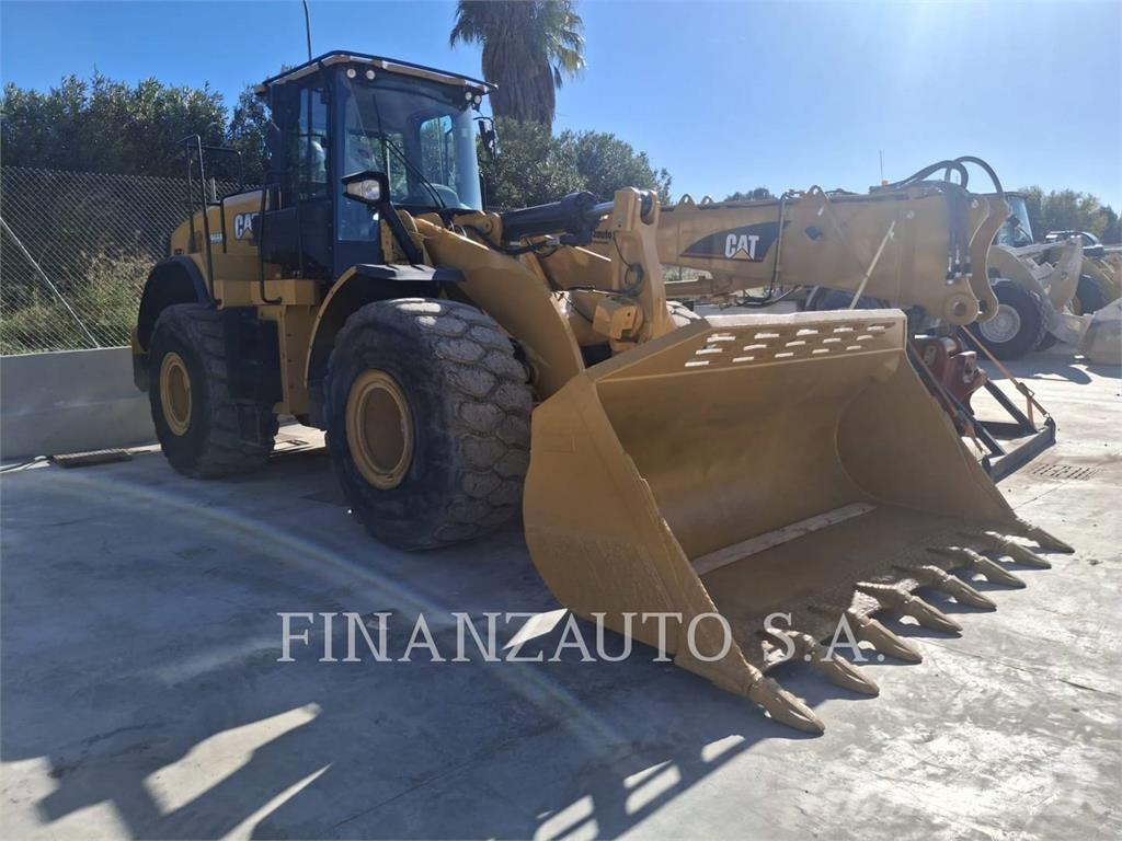 CAT 966M لوادر بعجل