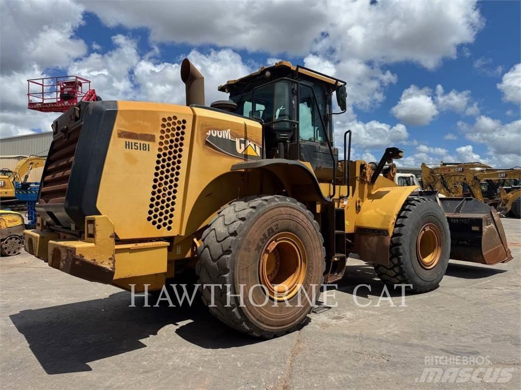 CAT 966M لوادر بعجل