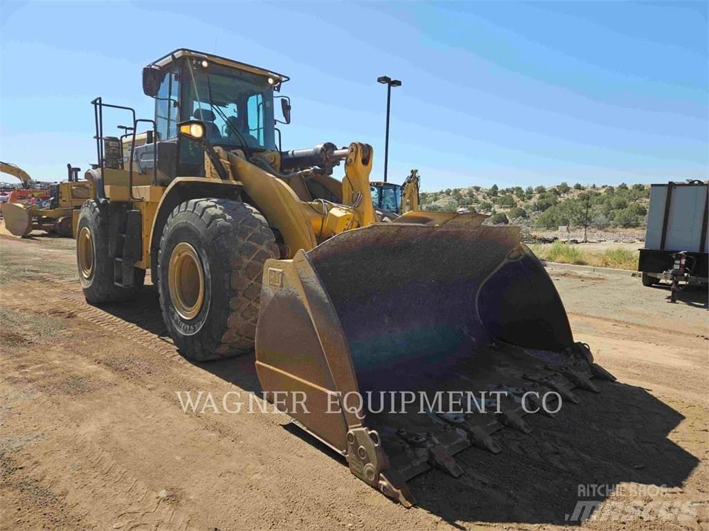 CAT 966M لوادر بعجل