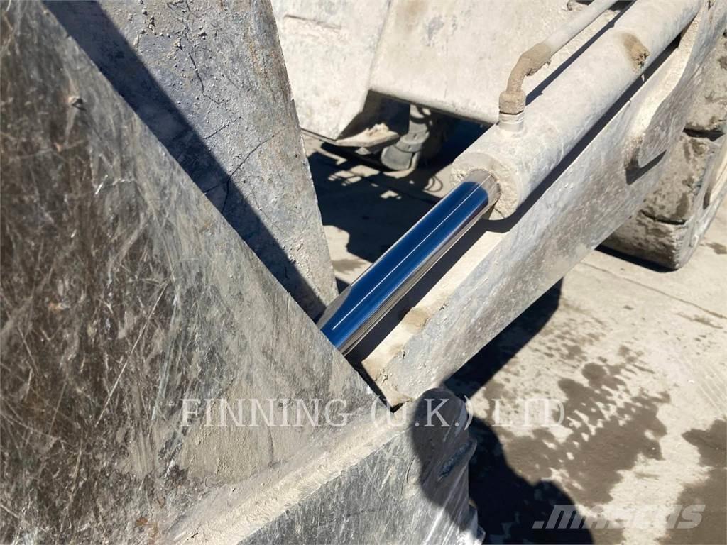 CAT 966M HL لوادر بعجل