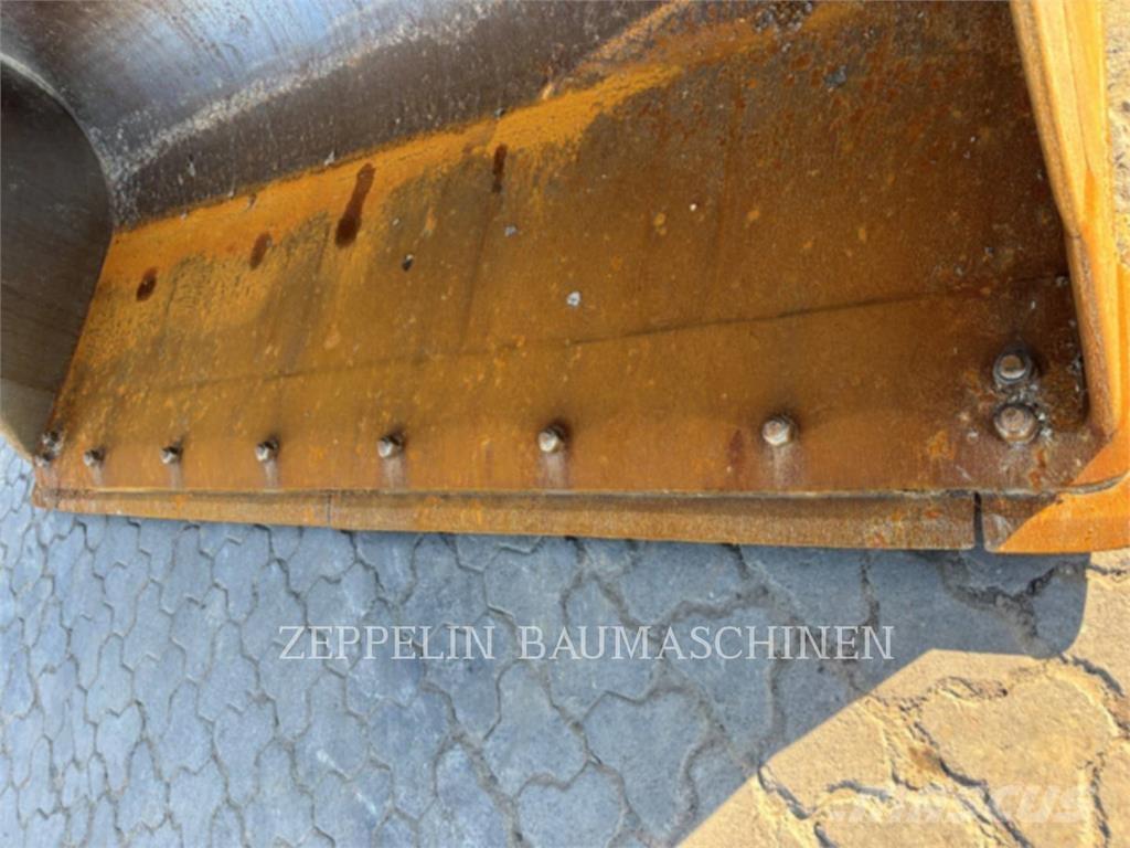 CAT 966XE لوادر بعجل