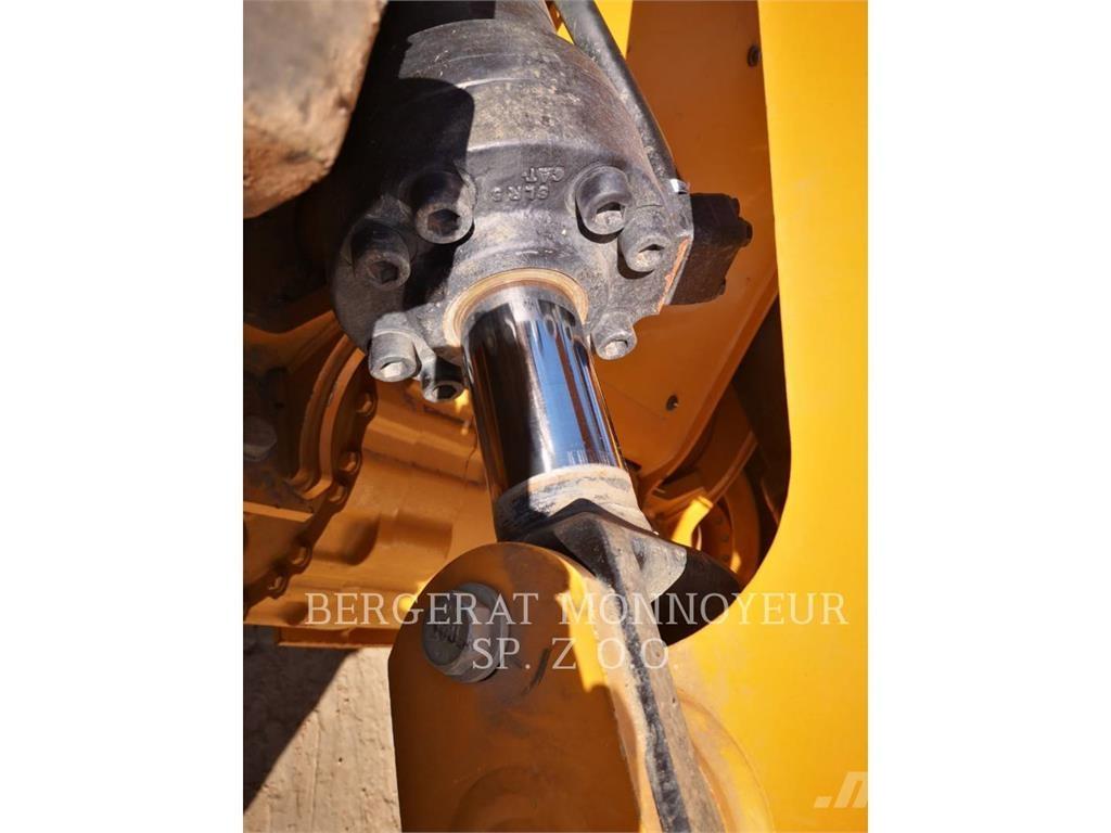 CAT 972 لوادر بعجل