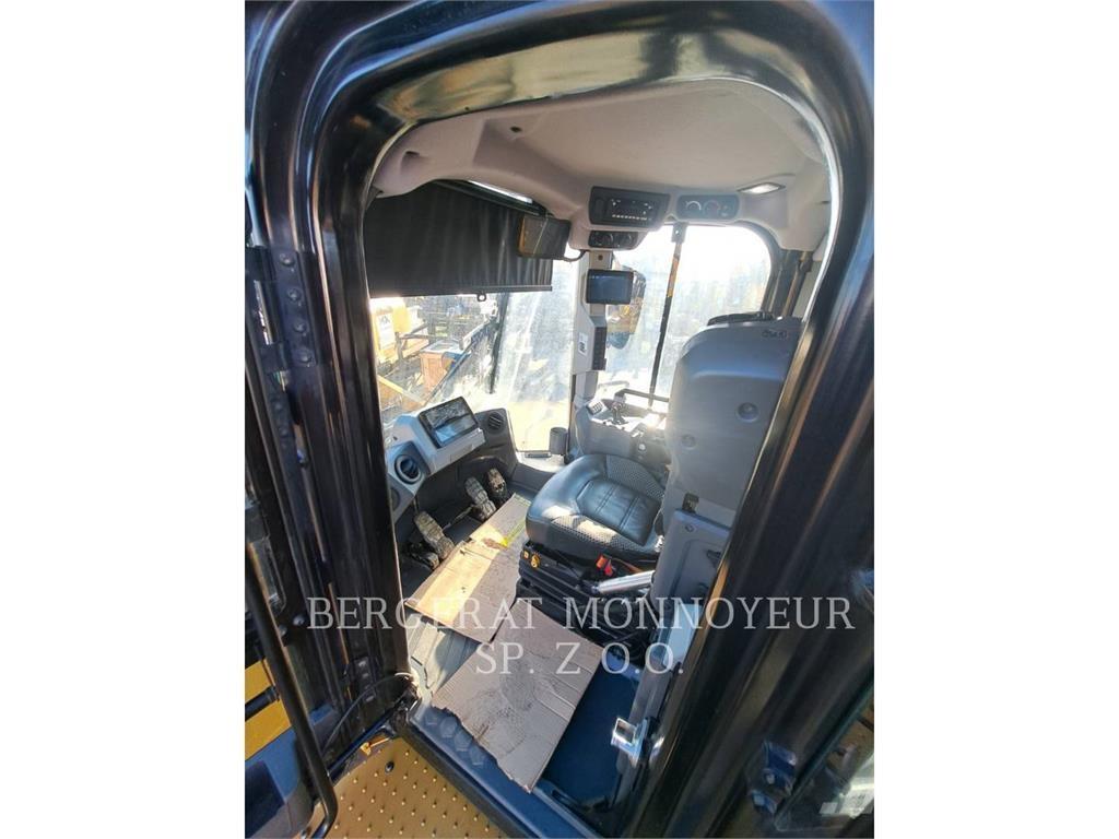 CAT 972 لوادر بعجل