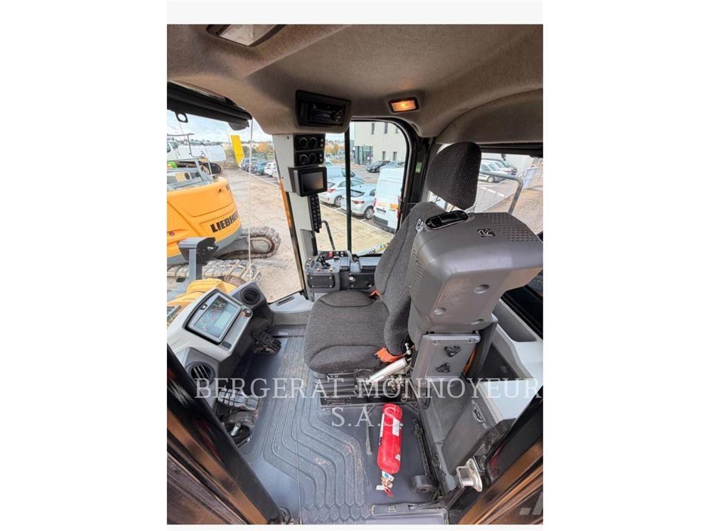 CAT 972 M XE لوادر بعجل