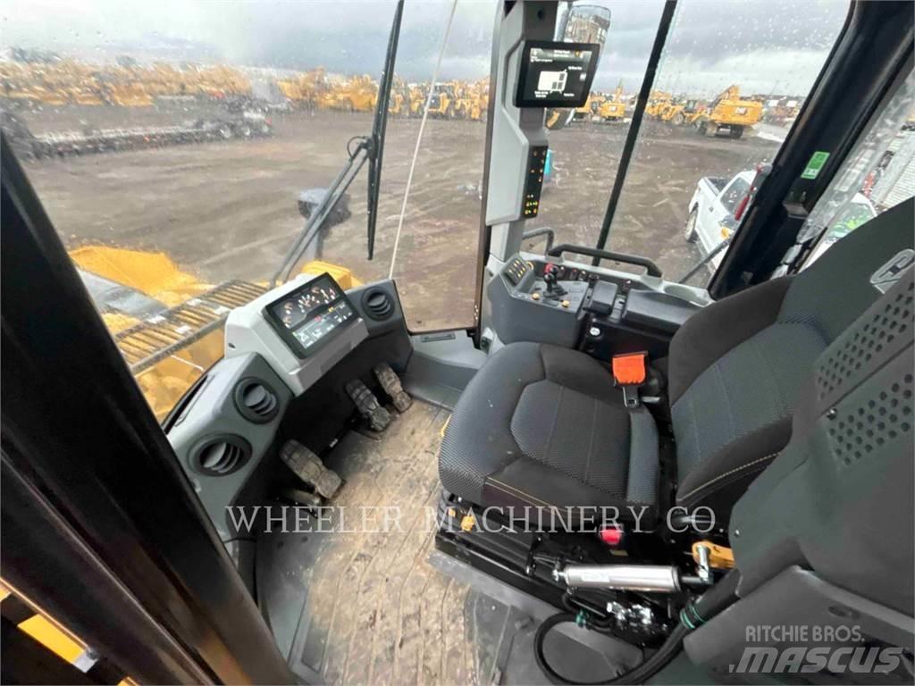 CAT 972 QC لوادر بعجل