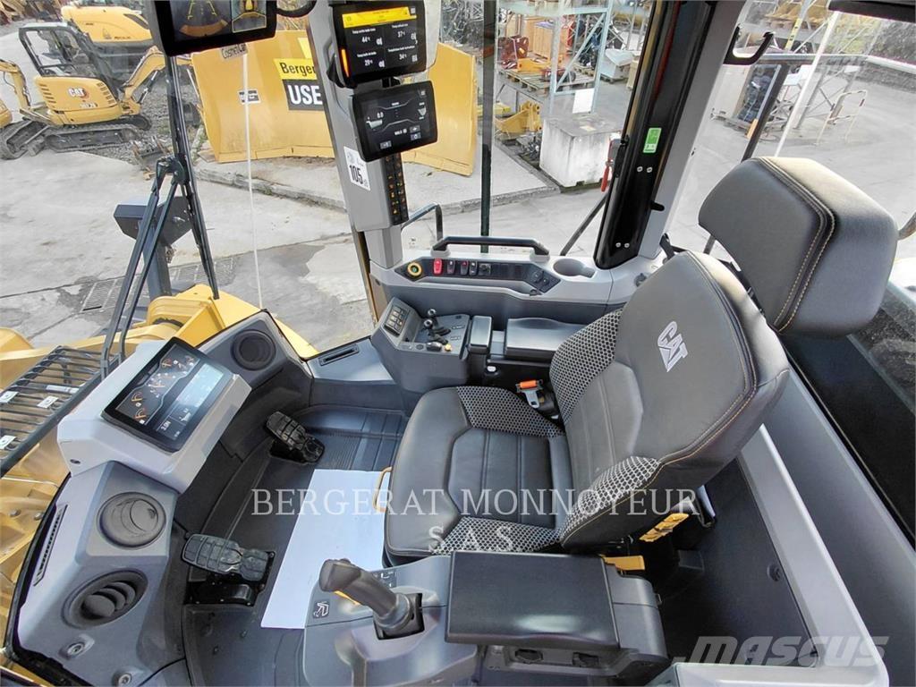 CAT 972 XE لوادر بعجل