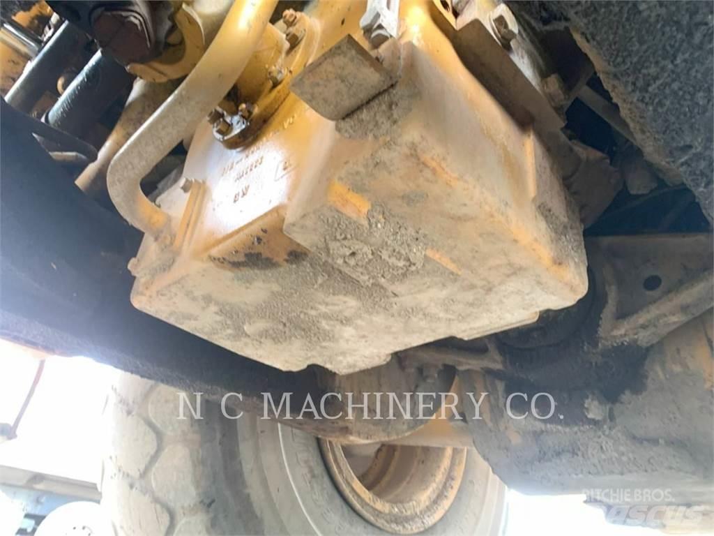 CAT 972G لوادر بعجل