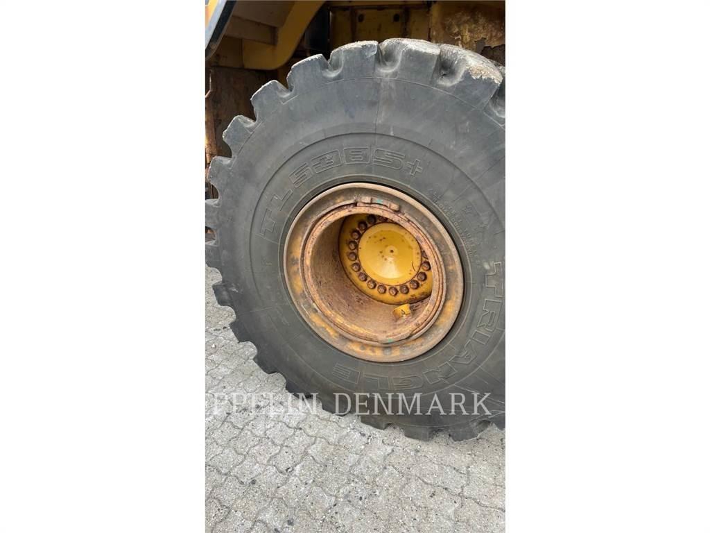 CAT 972K لوادر بعجل