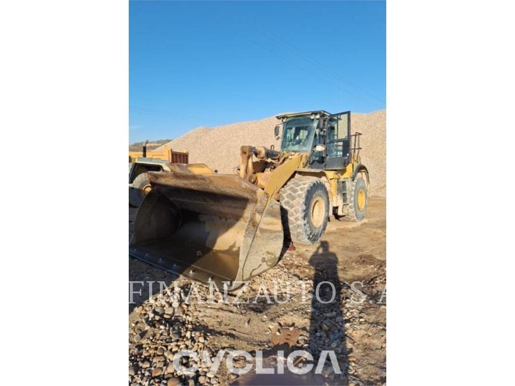 CAT 972K لوادر بعجل