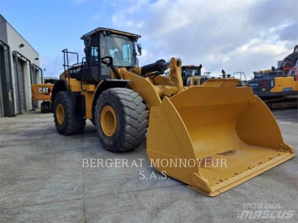 CAT 972M لوادر بعجل