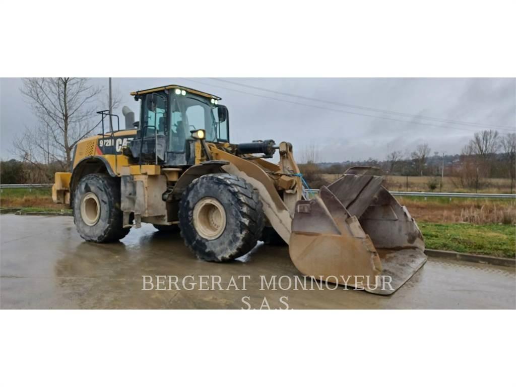 CAT 972M لوادر بعجل