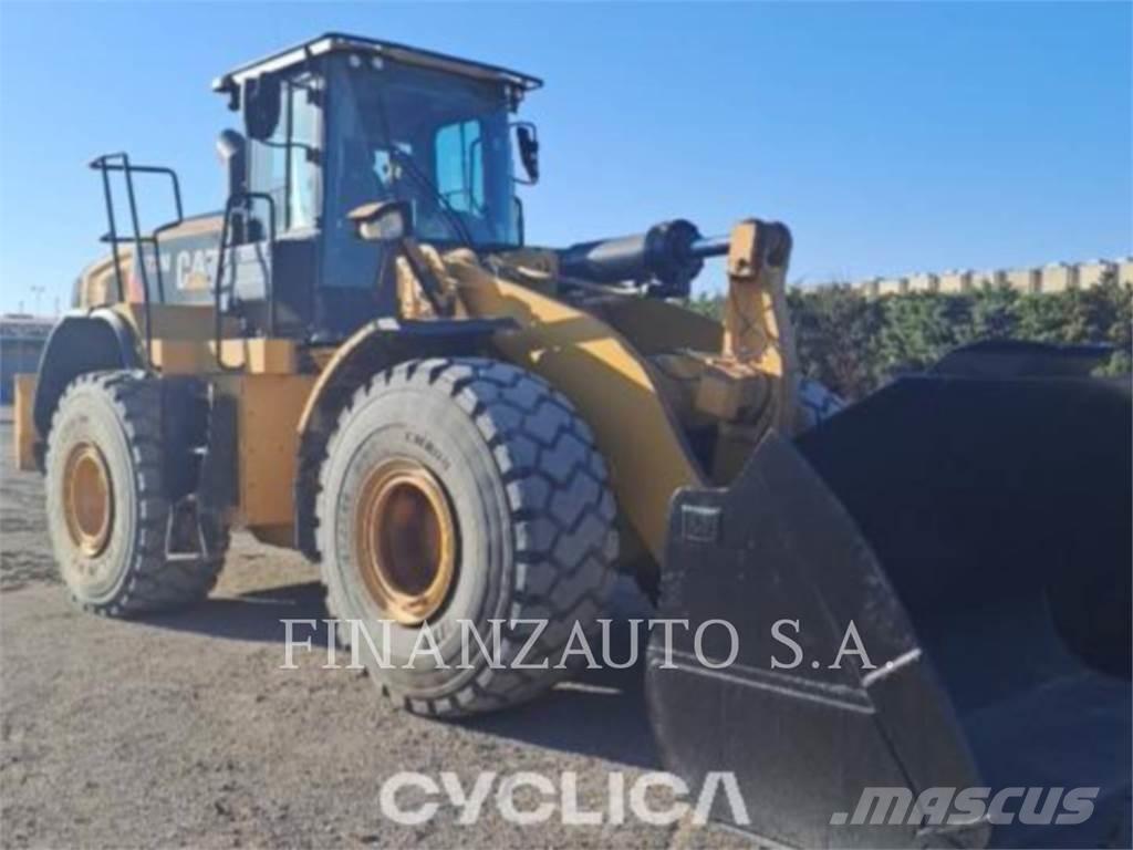 CAT 972M لوادر بعجل