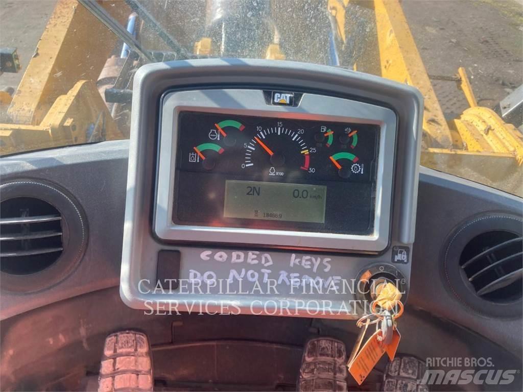 CAT 972M لوادر بعجل
