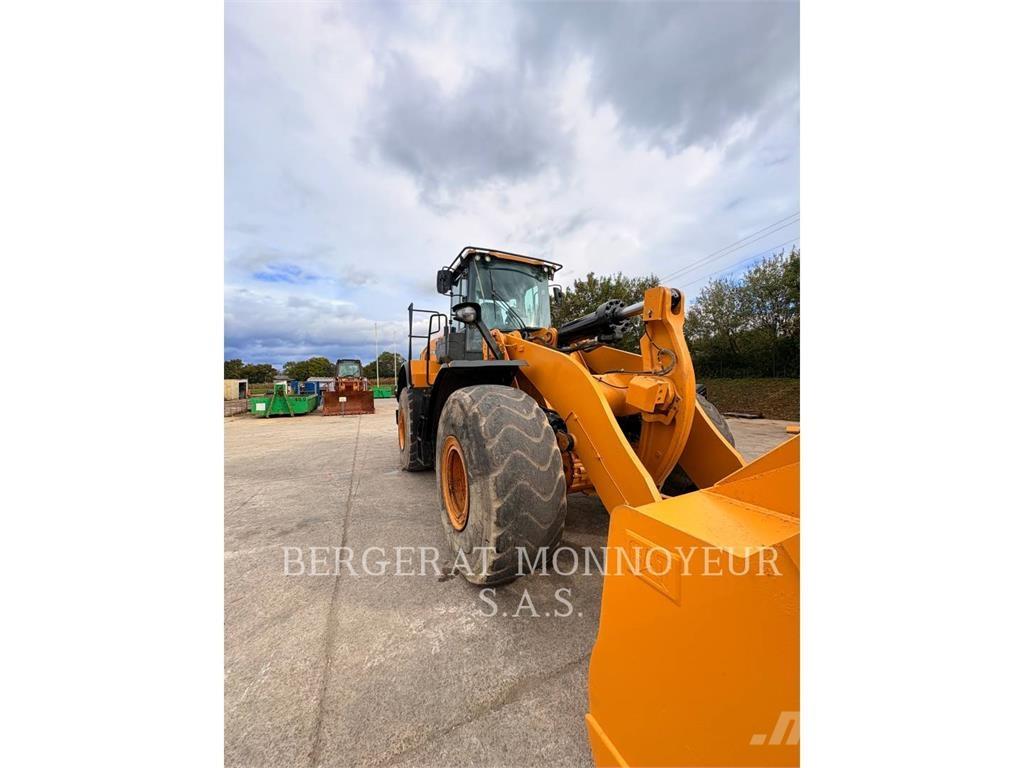 CAT 972M لوادر بعجل