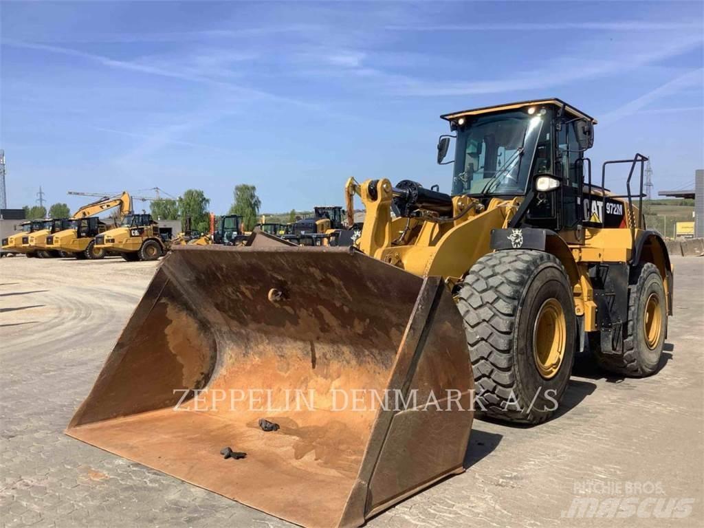 CAT 972M لوادر بعجل
