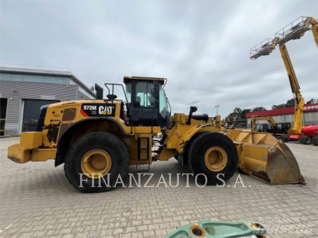 CAT 972M لوادر بعجل