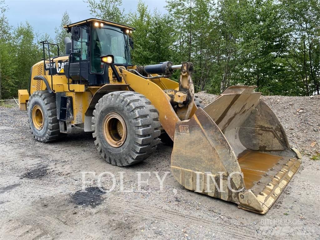CAT 972M لوادر بعجل