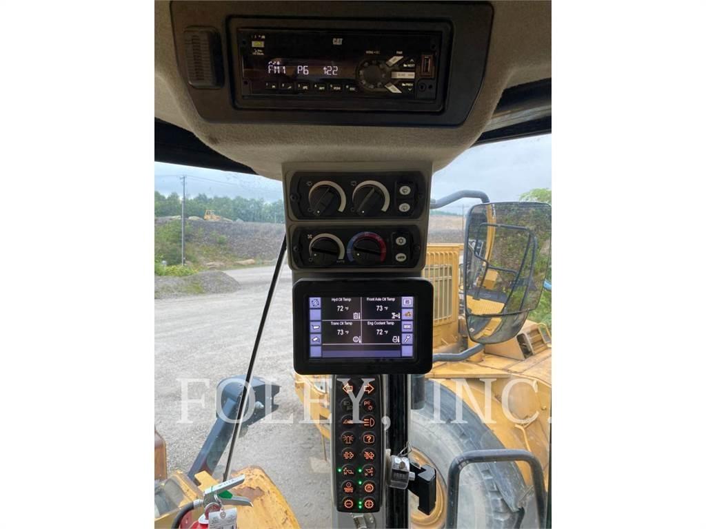 CAT 972M لوادر بعجل