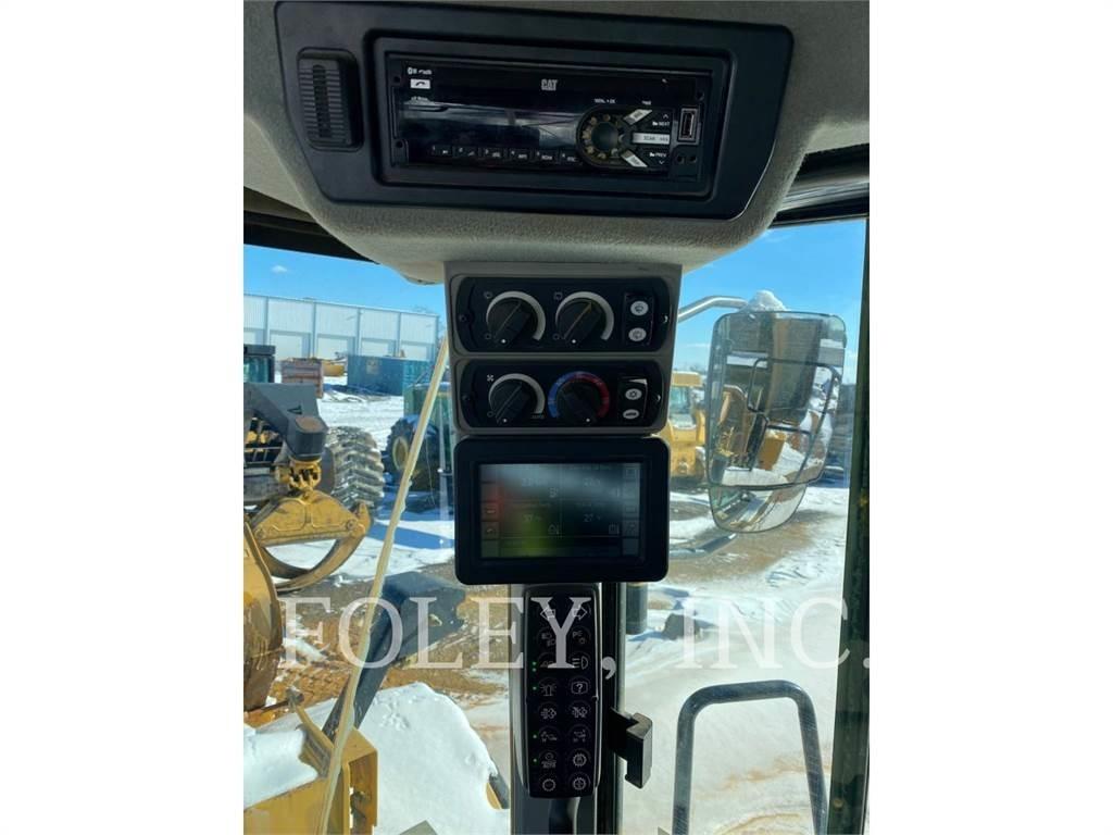 CAT 972M لوادر بعجل