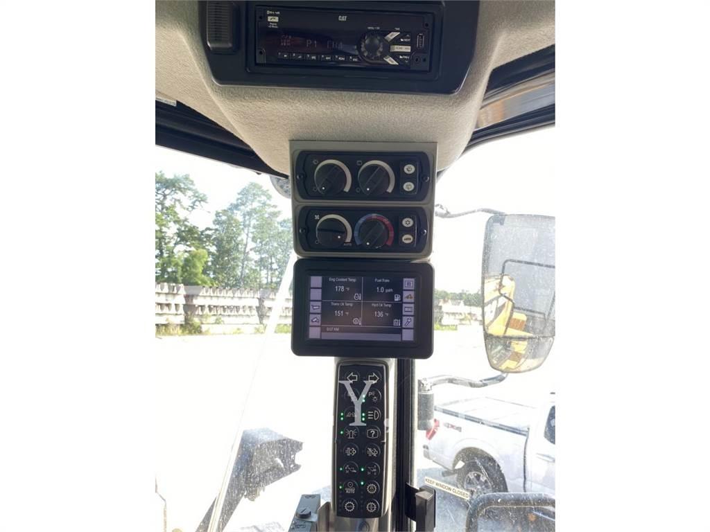 CAT 972M لوادر بعجل
