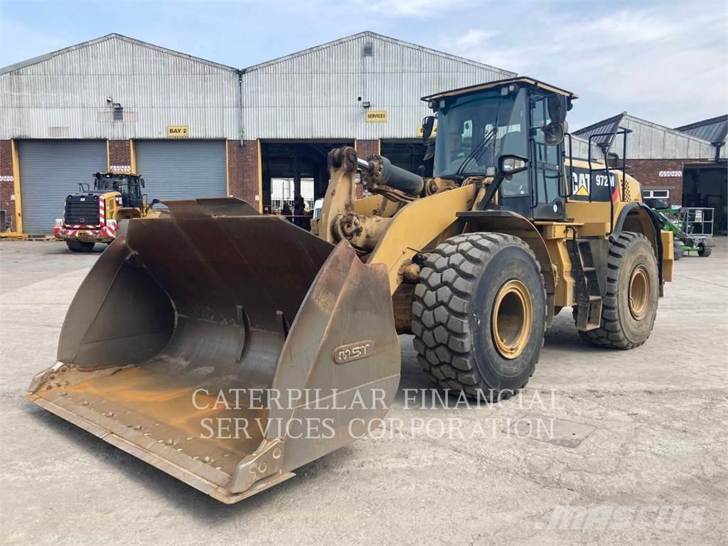 CAT 972M لوادر بعجل