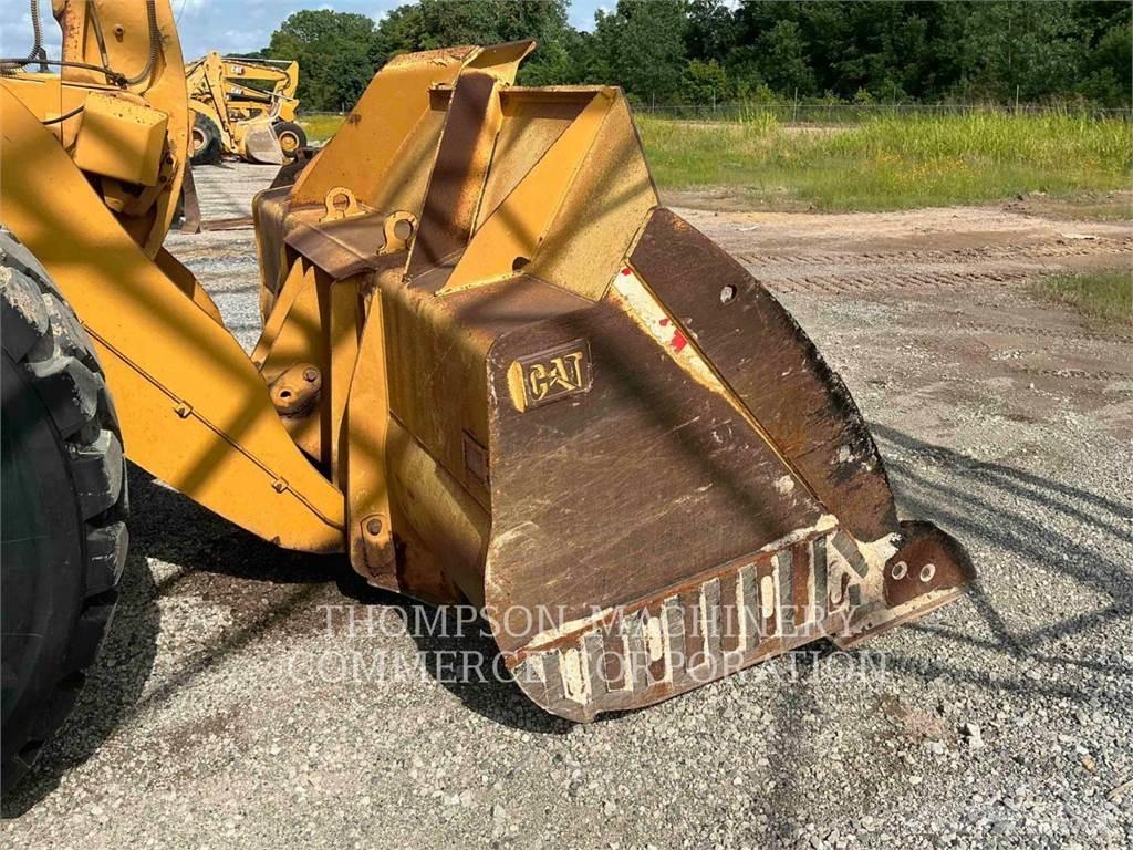 CAT 972M لوادر بعجل