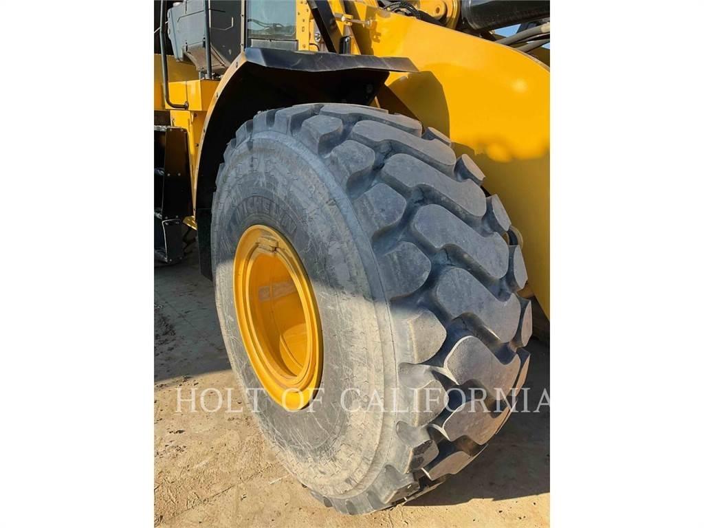 CAT 972M لوادر بعجل