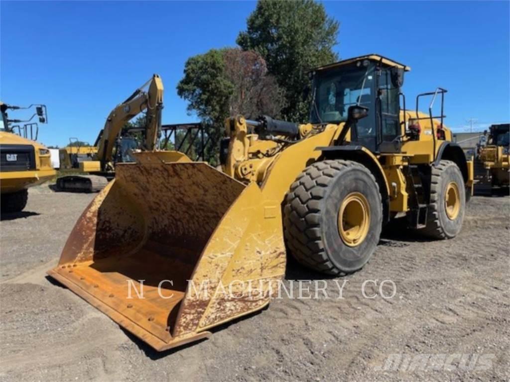 CAT 972M لوادر بعجل