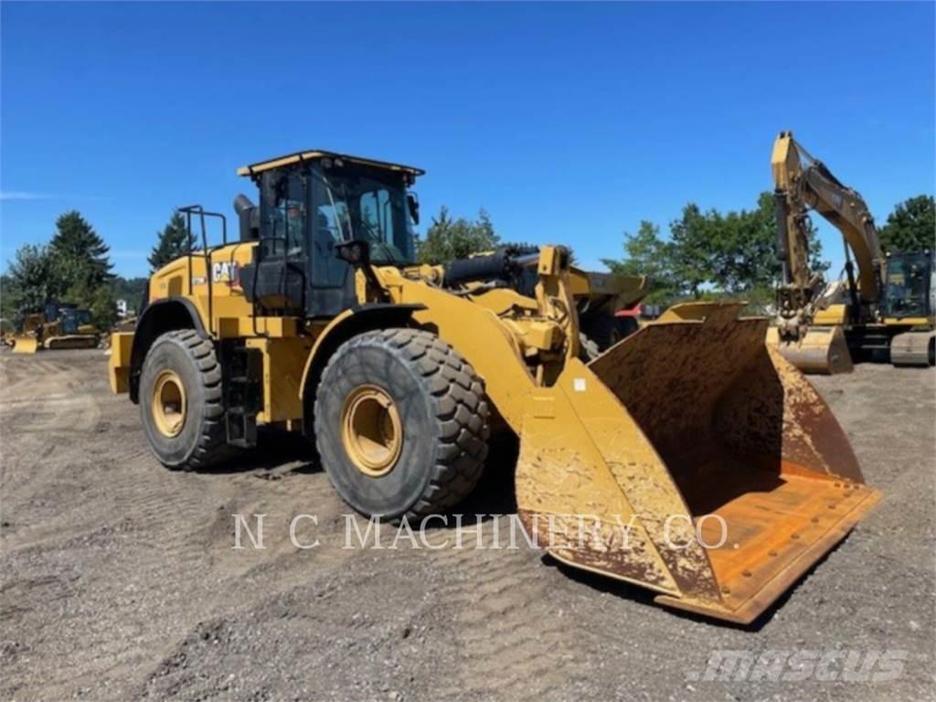 CAT 972M لوادر بعجل