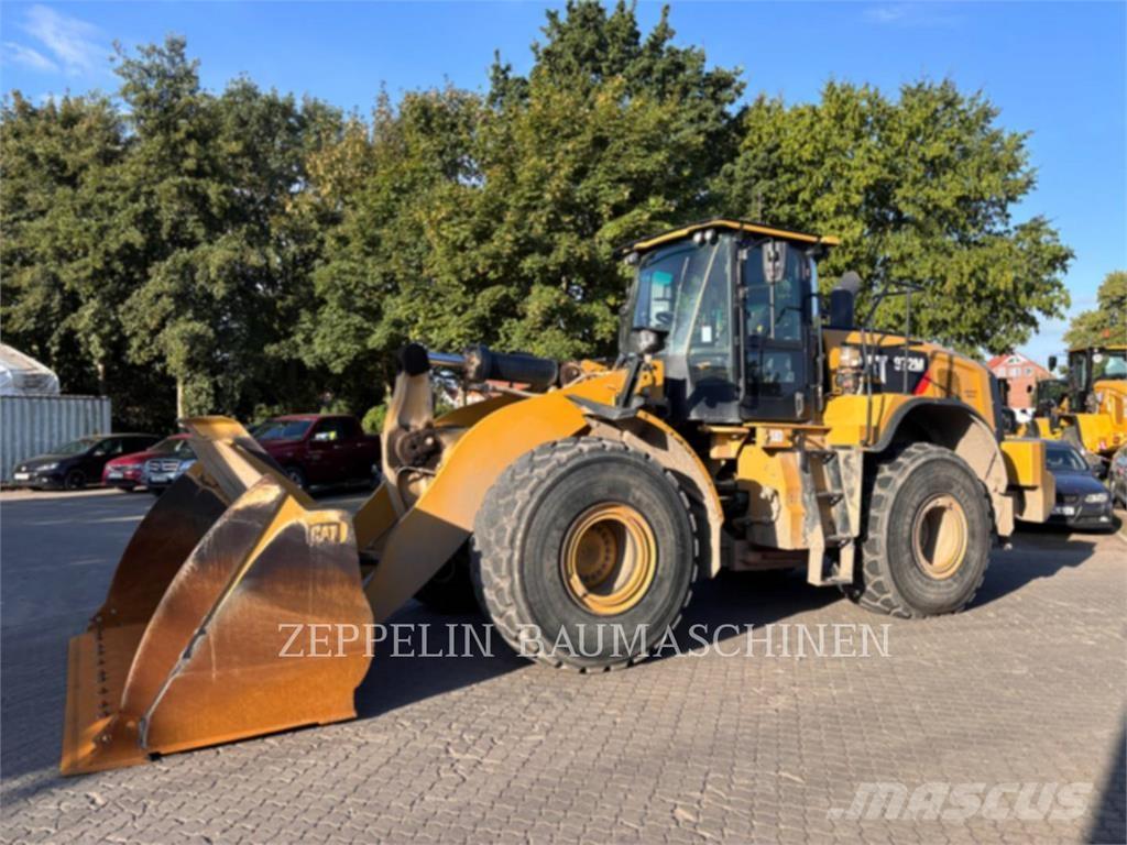 CAT 972M لوادر بعجل