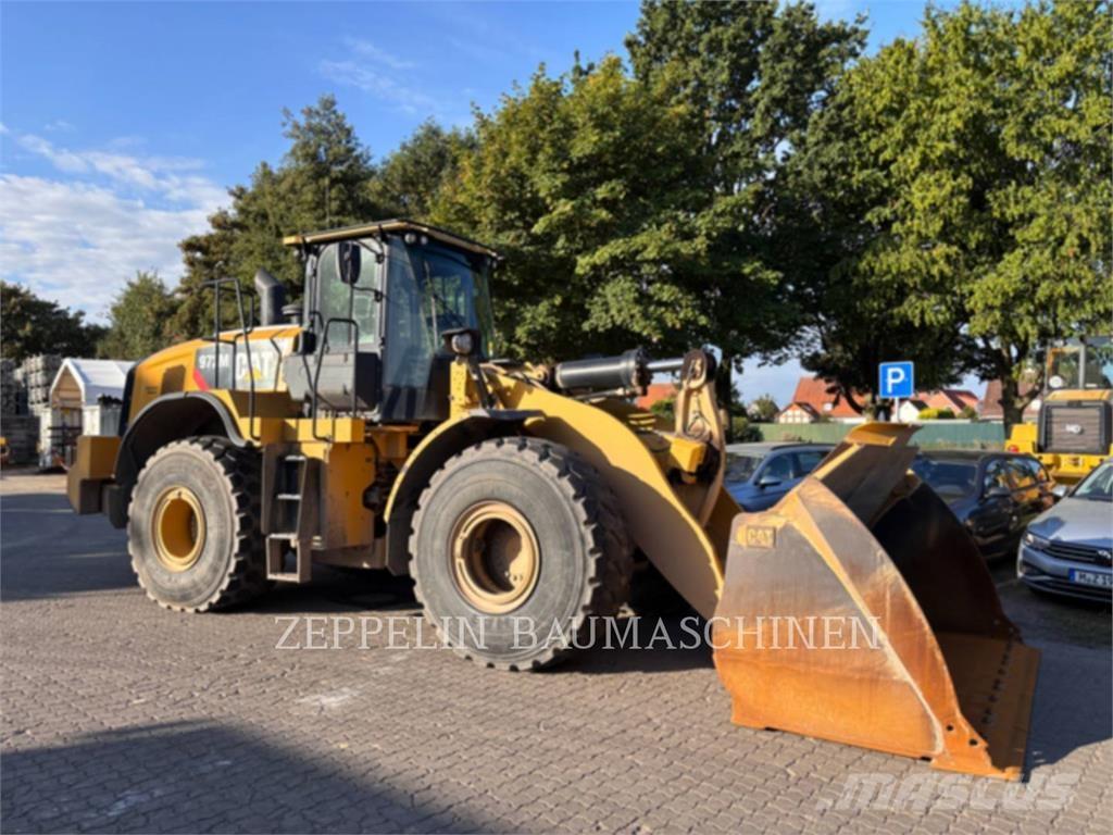 CAT 972M لوادر بعجل