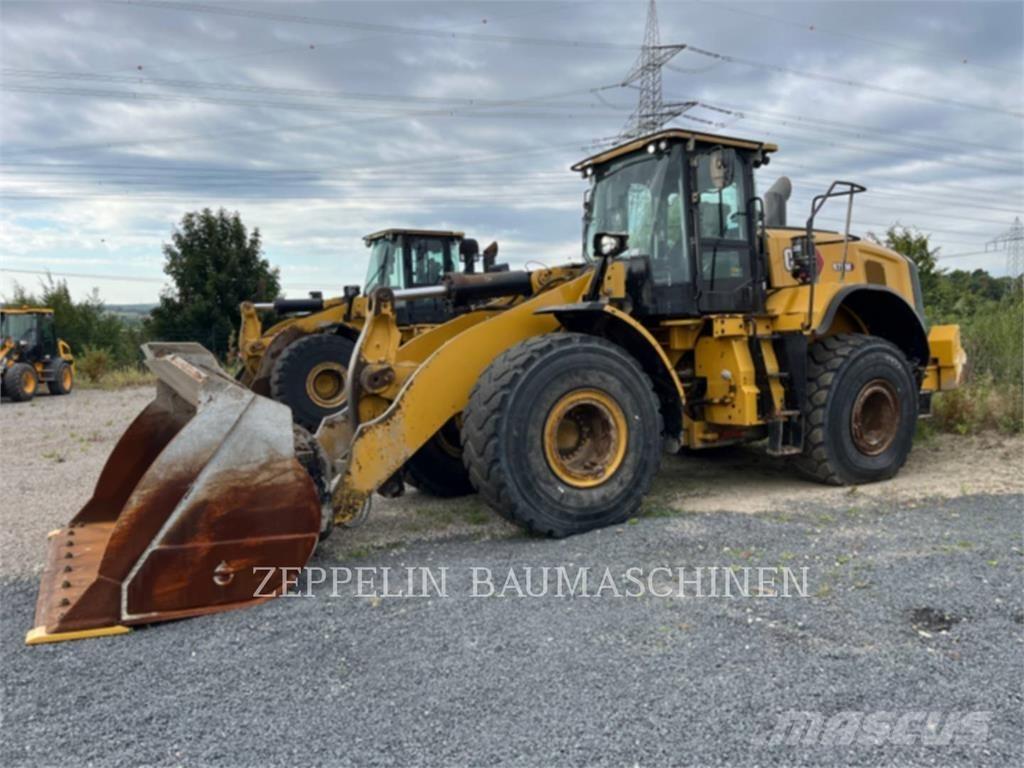 CAT 972M لوادر بعجل
